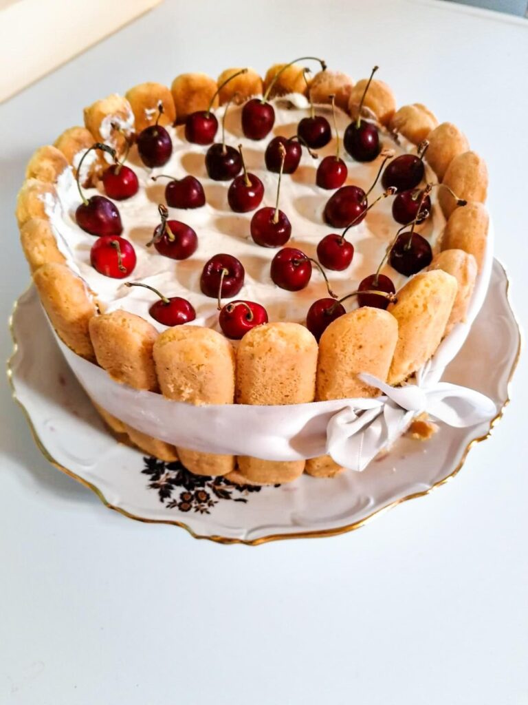 Tort cu piscoturi si crema cu mascarpone