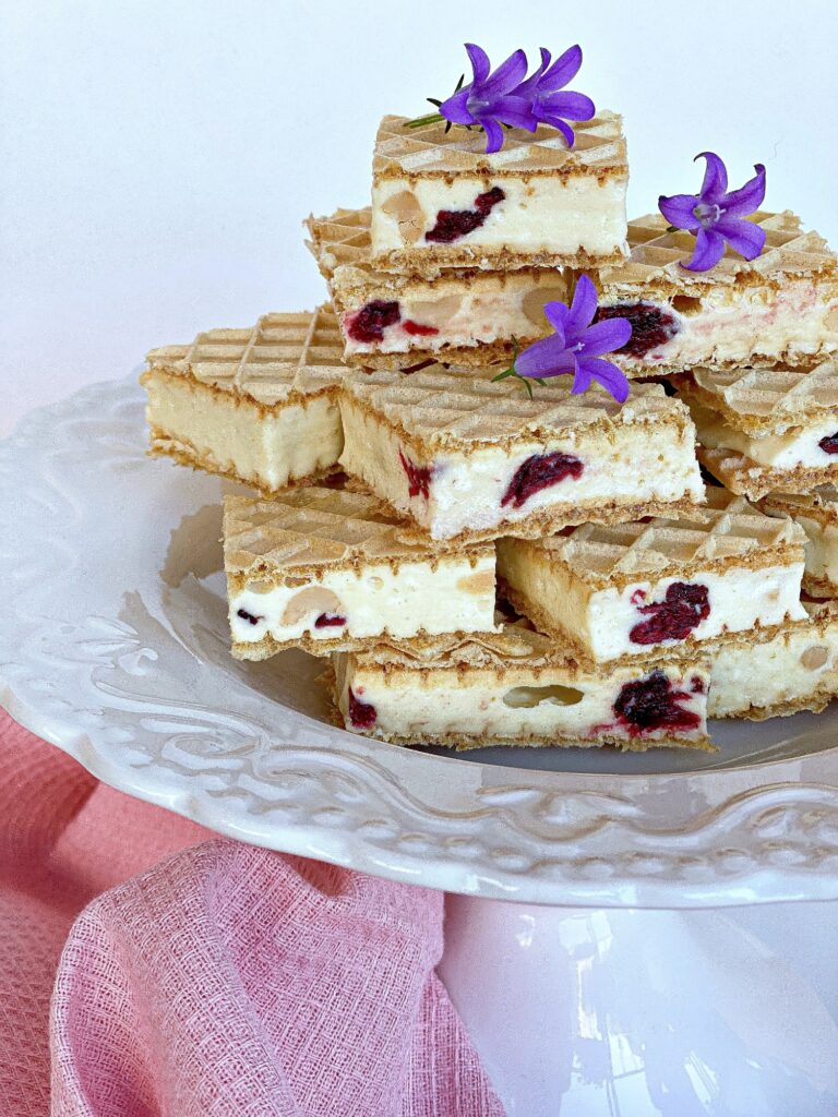 Nuga cu alune si merisoare