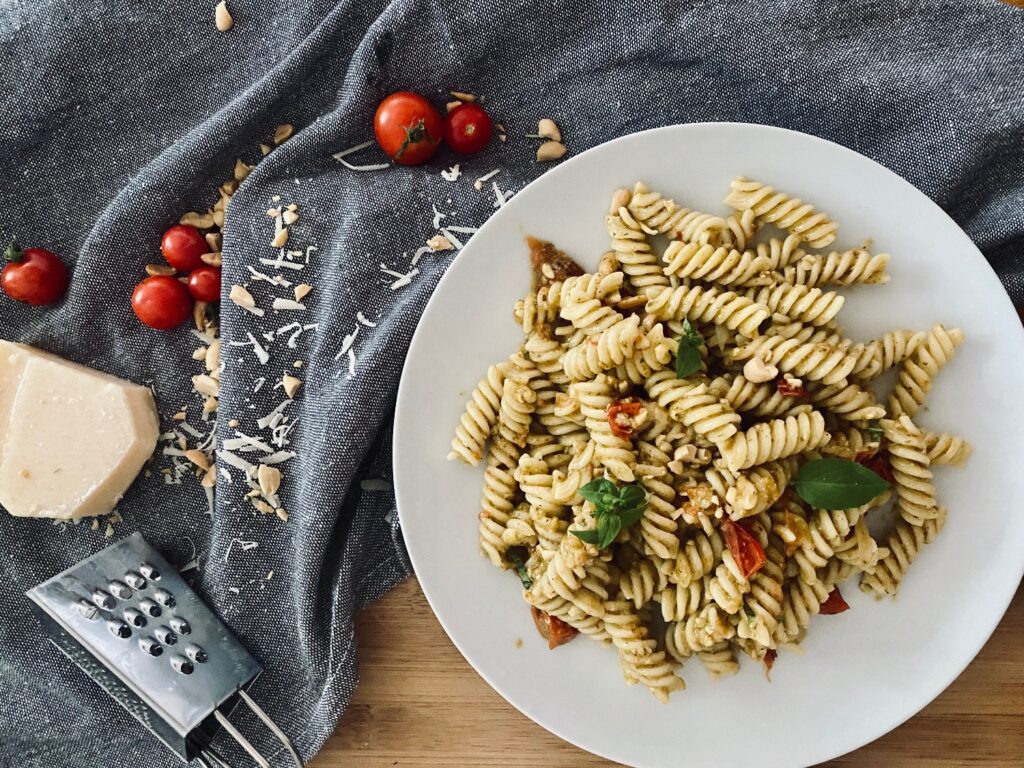 Paste Cu Pesto si Rosii Cherry