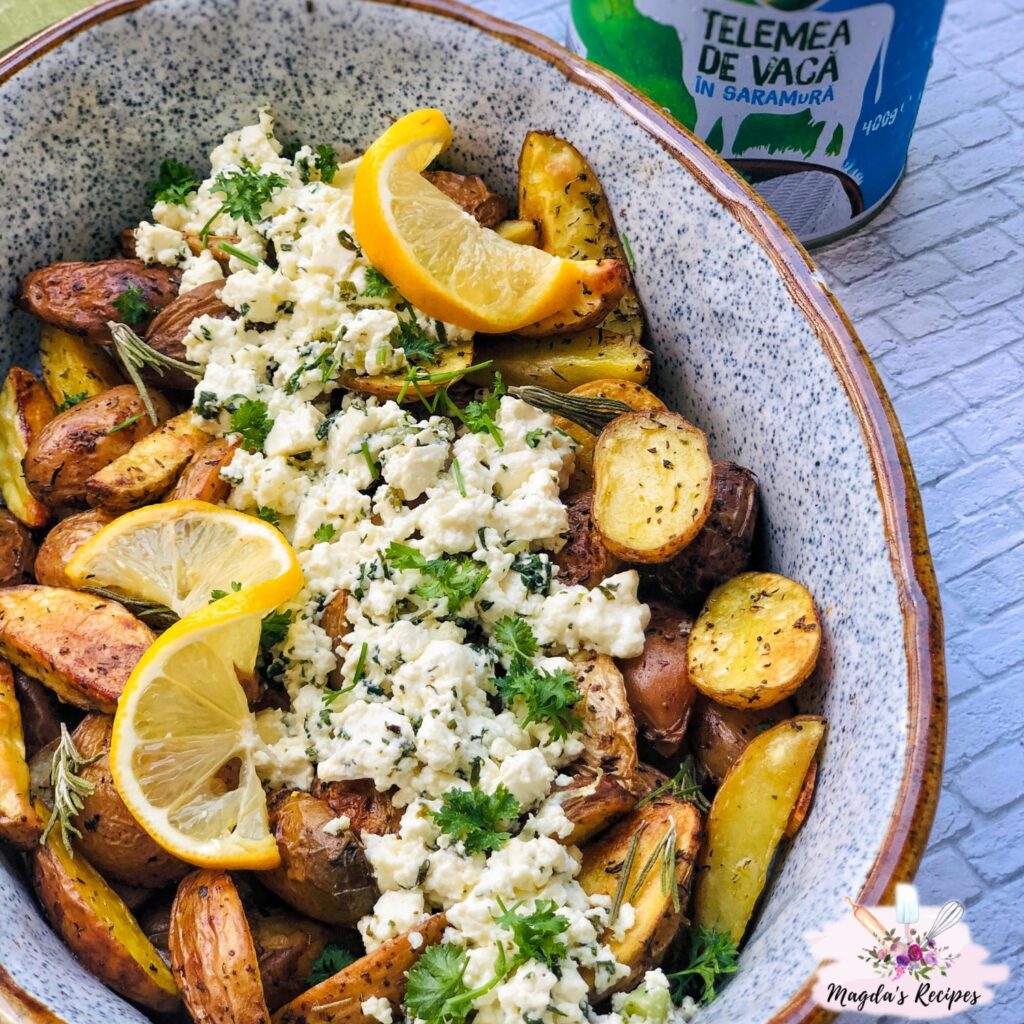 Cartofi în stil grecesc, cu telemea, pătrunjel și lămâie