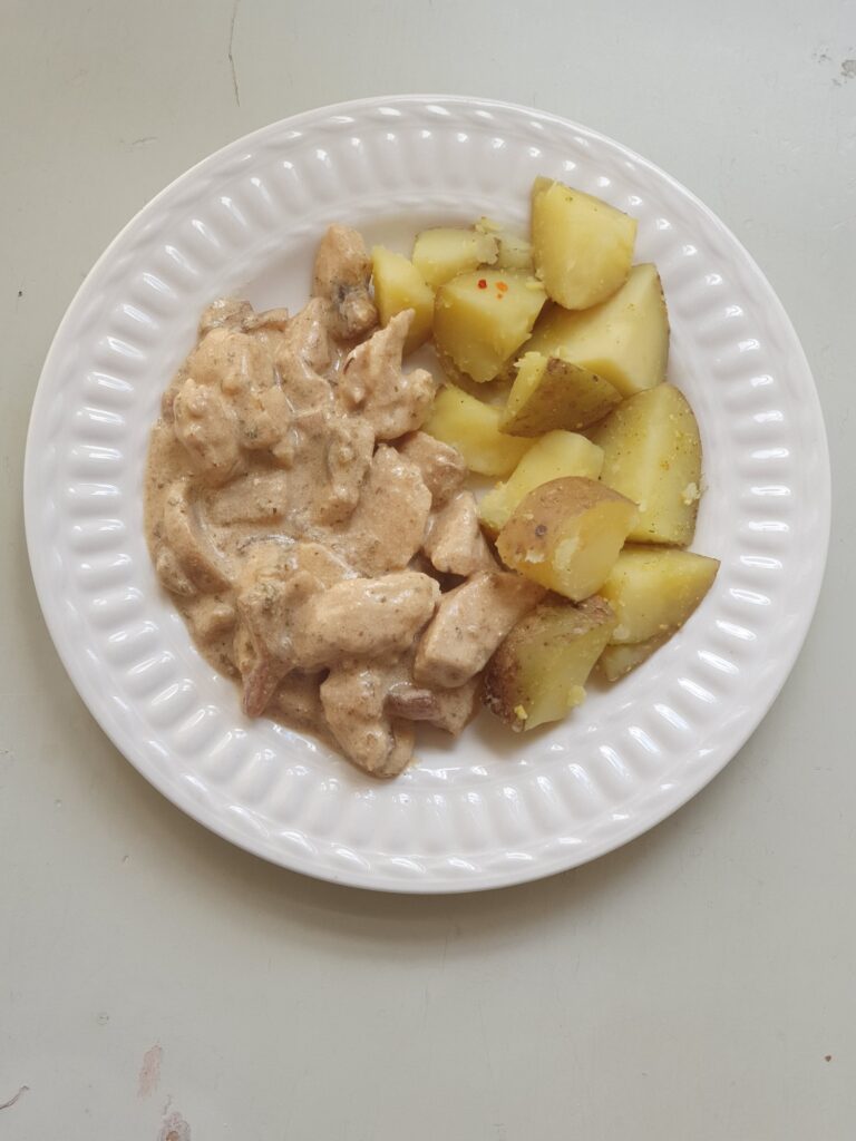 Tocăniță de pui cu ciuperci