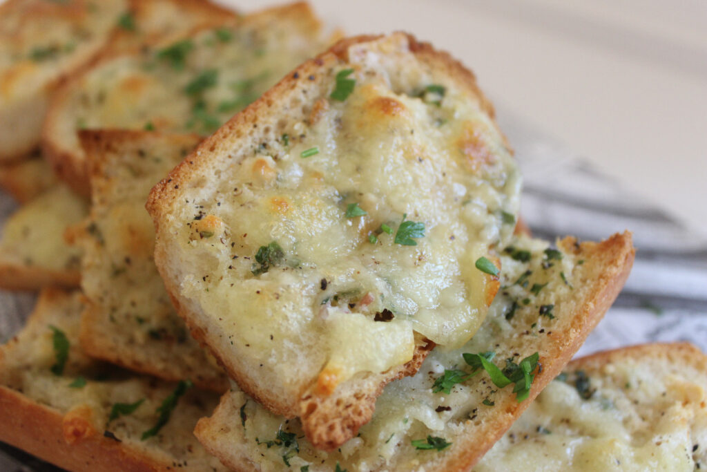 Baghete cu parmezan, mozzarella si usturoi