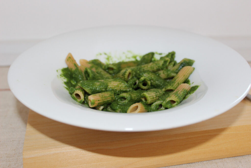 Paste cu sos de avocado si spanac