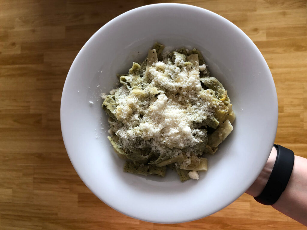 Tagliatelle verzi cu anghinare si parmezan