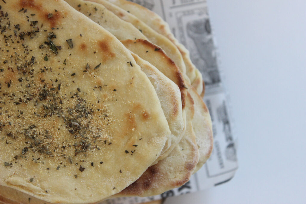 Lipie Naan cu unt si usturoi