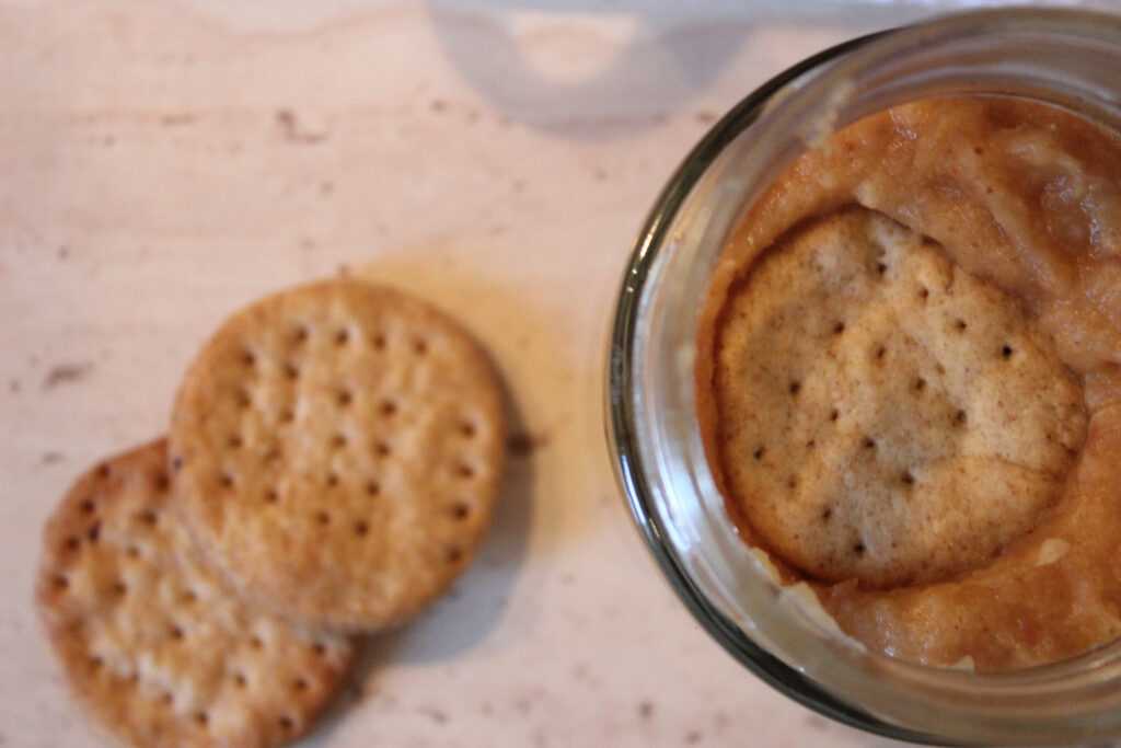 Piure din portocala, mar, biscuit si scortisoara