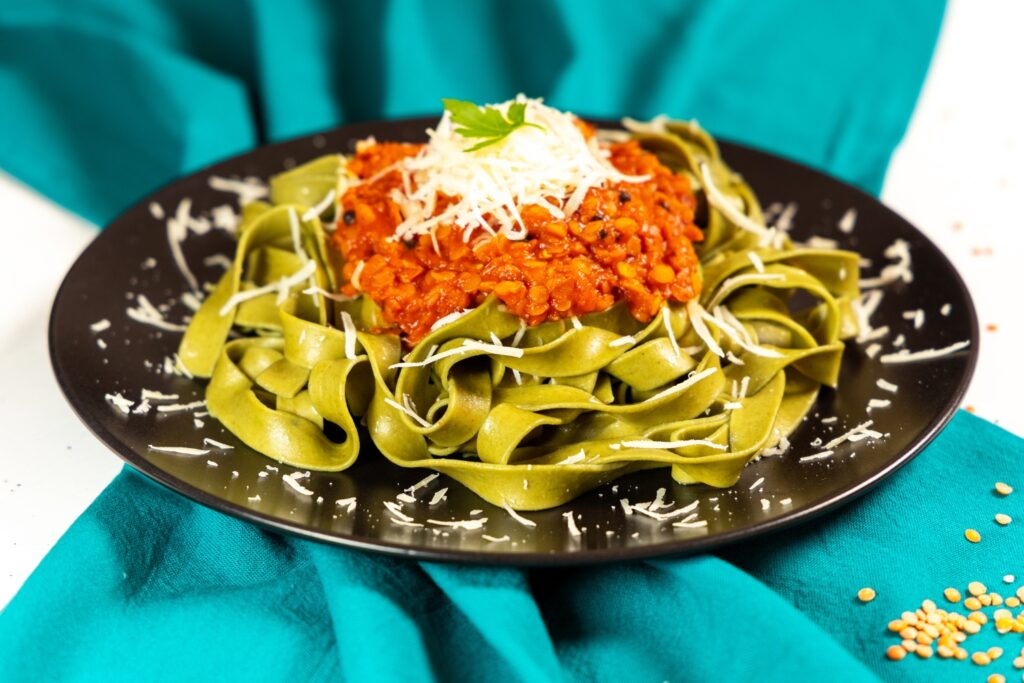 Tagliatelle cu ragù de linte roșie