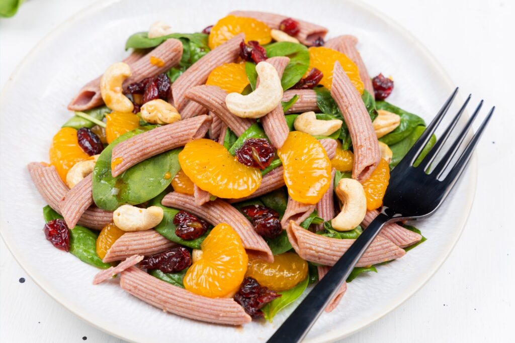 Salată de paste cu spanac și mandarine