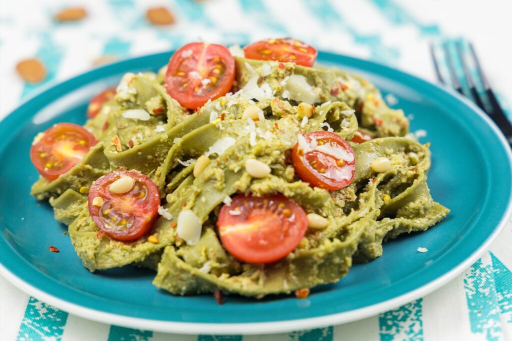 Tagliatelle cu cremă de avocado