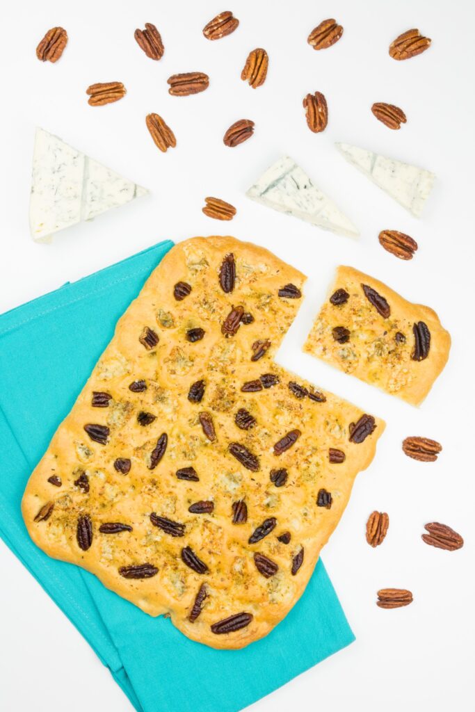 Focaccia cu gorgonzola și nuci pecan