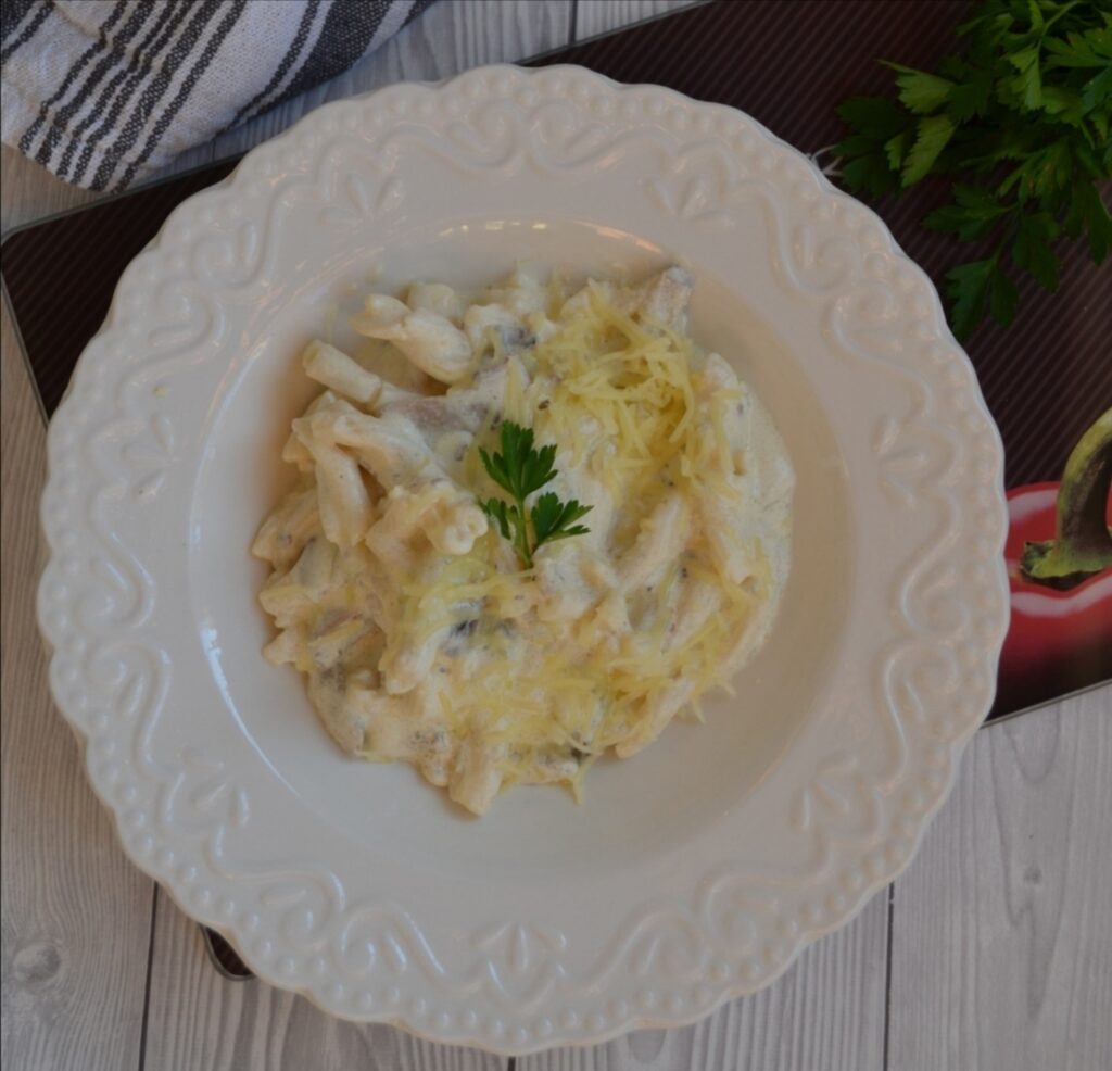 Paste cu ciuperci și sos alb