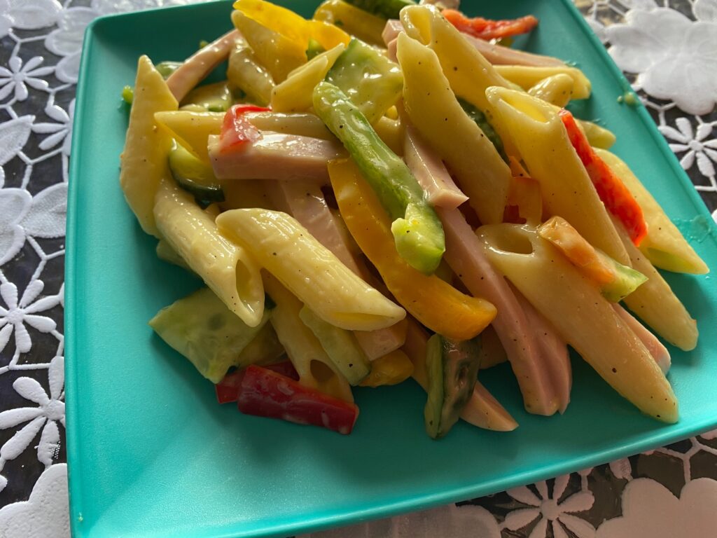 Paste cu șuncă și legume