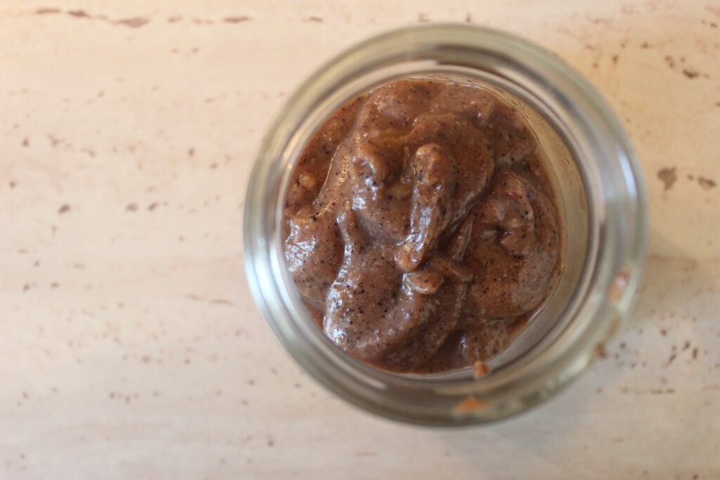 Piure din gutuie coapta si nuci