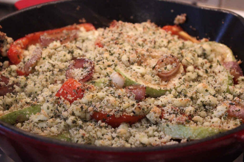 Legume gratinate cu pesmet si telemea de vaca