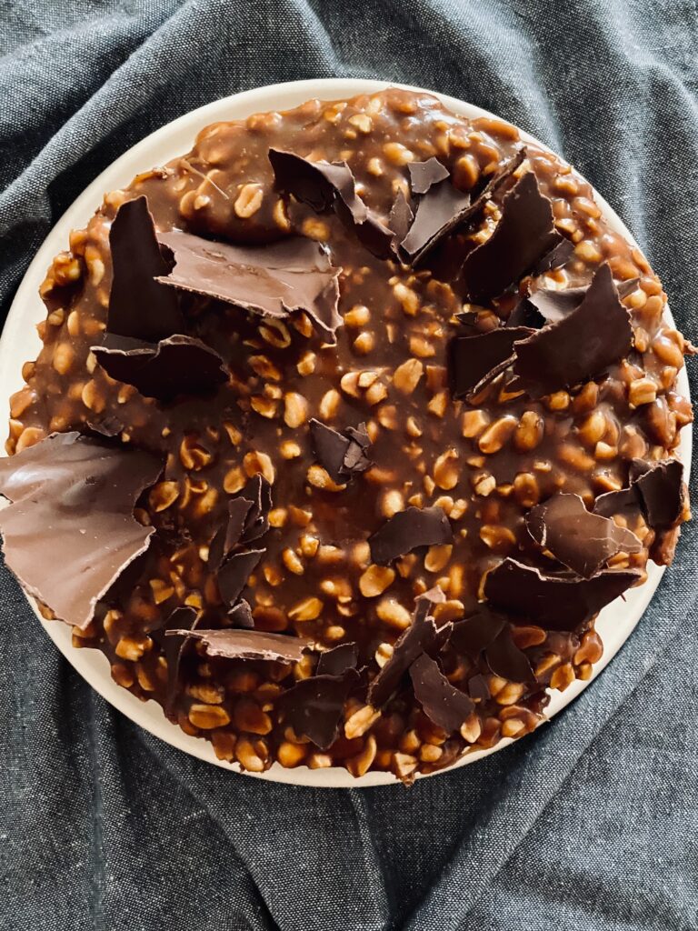 Tort Cu Mousse De Ciocolata Cu Blat de Brownie si Caramel Sarat