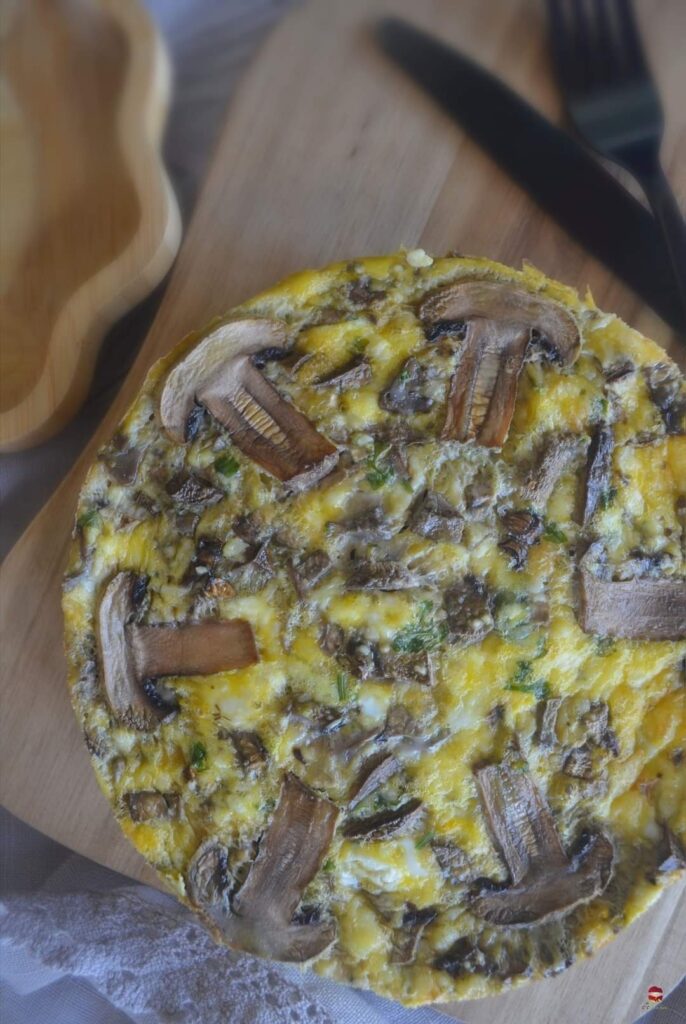 Tartă fără gluten cu ciuperci și brânză