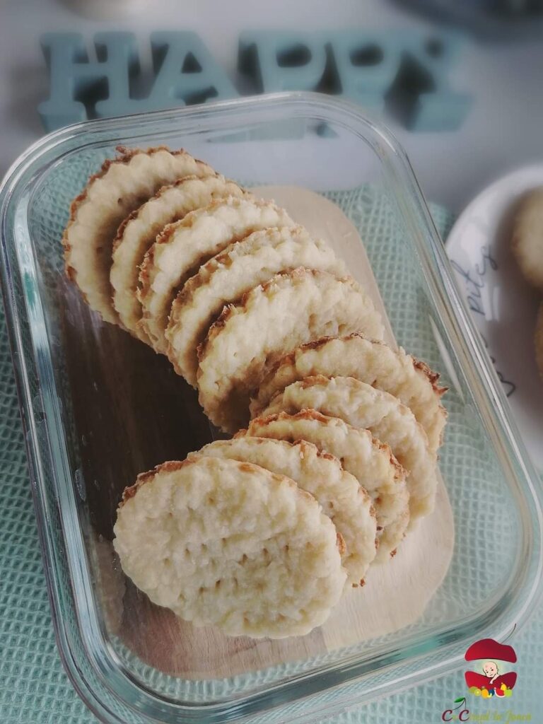 Biscuiți fragezi cu unt și cocos