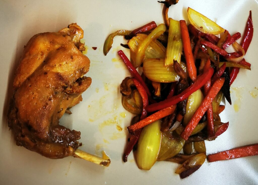 Pulpă de iepure în bere cu legume în stil asiatic