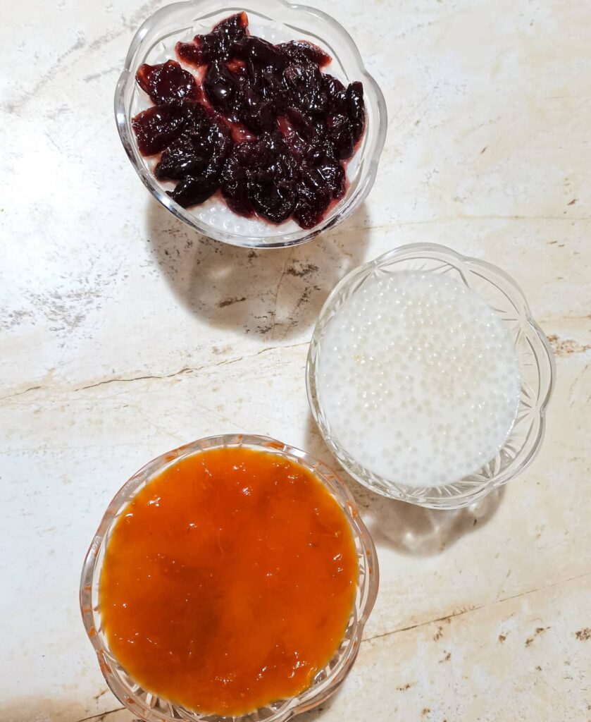 Budinca de tapioca cu dulceata de fructe