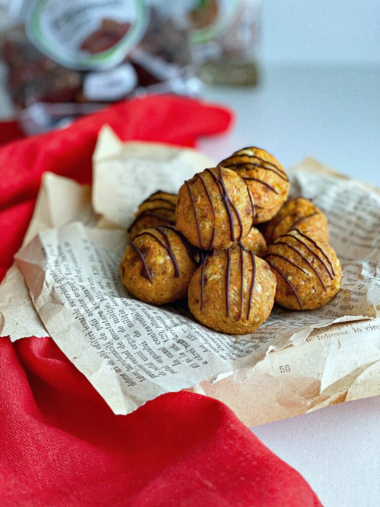 BOMBOANE DIN MORCOV SI CURMALE