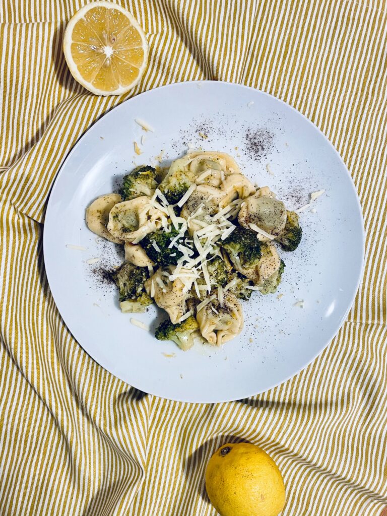 Tortelini Cu Brocoli Si Lamaie