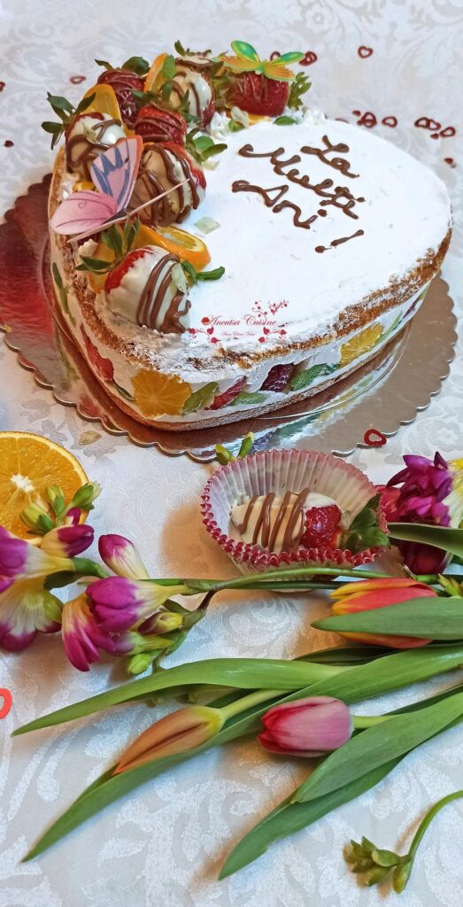 Tort Inimă cu fructe