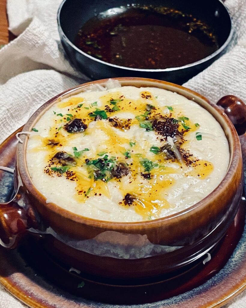 Mamaliga Cu 4 Branzeturi Si Ulei De Chili