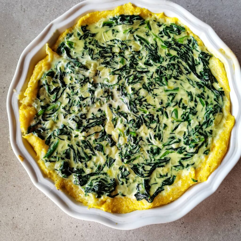 Spanac pe pat de mamaliga