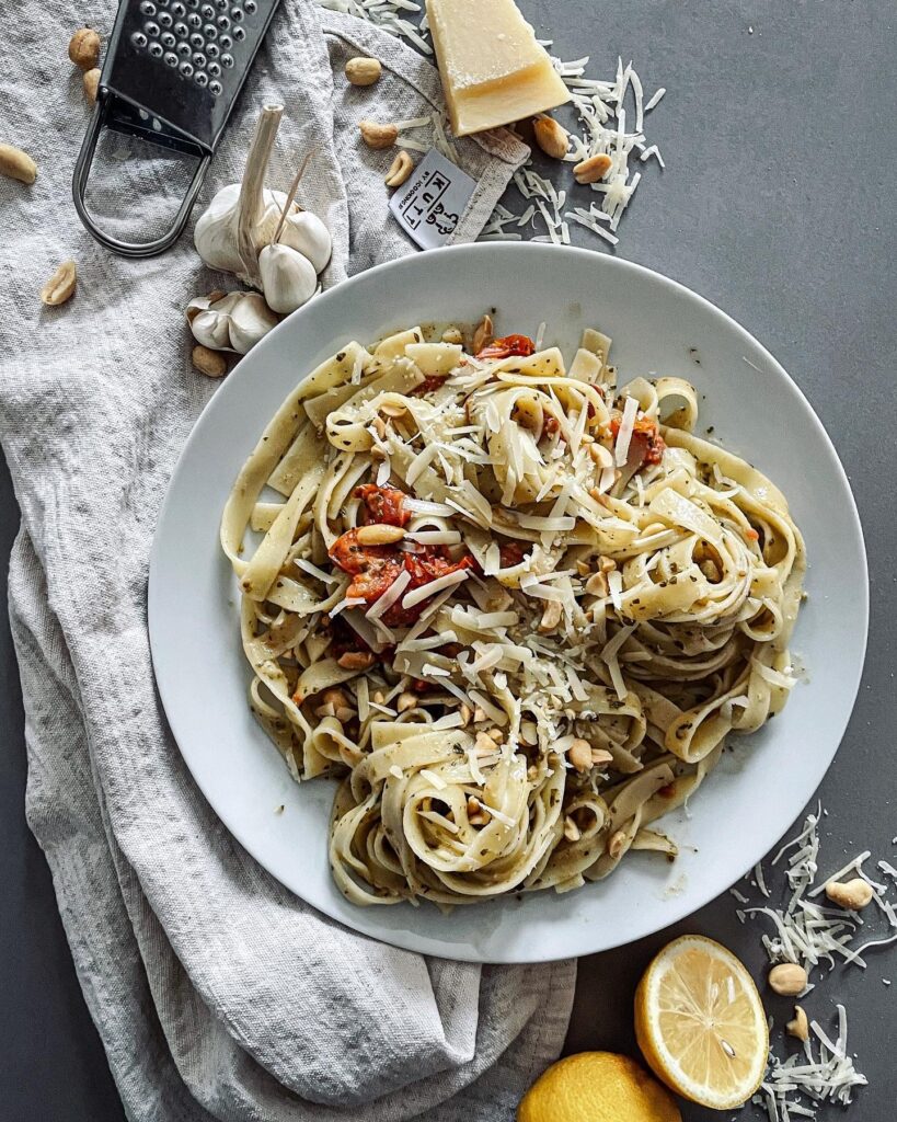 Paste Cu Sos Pesto Si Rosii Cherry