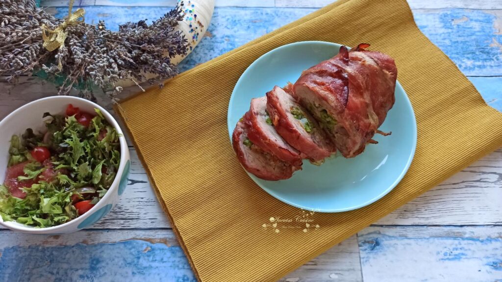 Ruladă de porc în mantie de șuncă