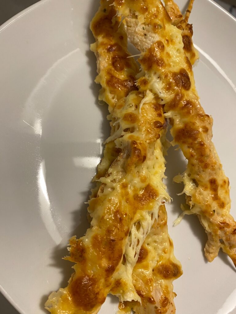 Piept de pui in iaurt, cu mozzarela la cuptor