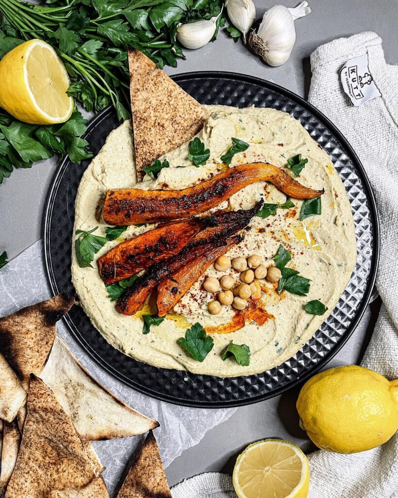 Humus Cu Morcovi Copti Si Lipie