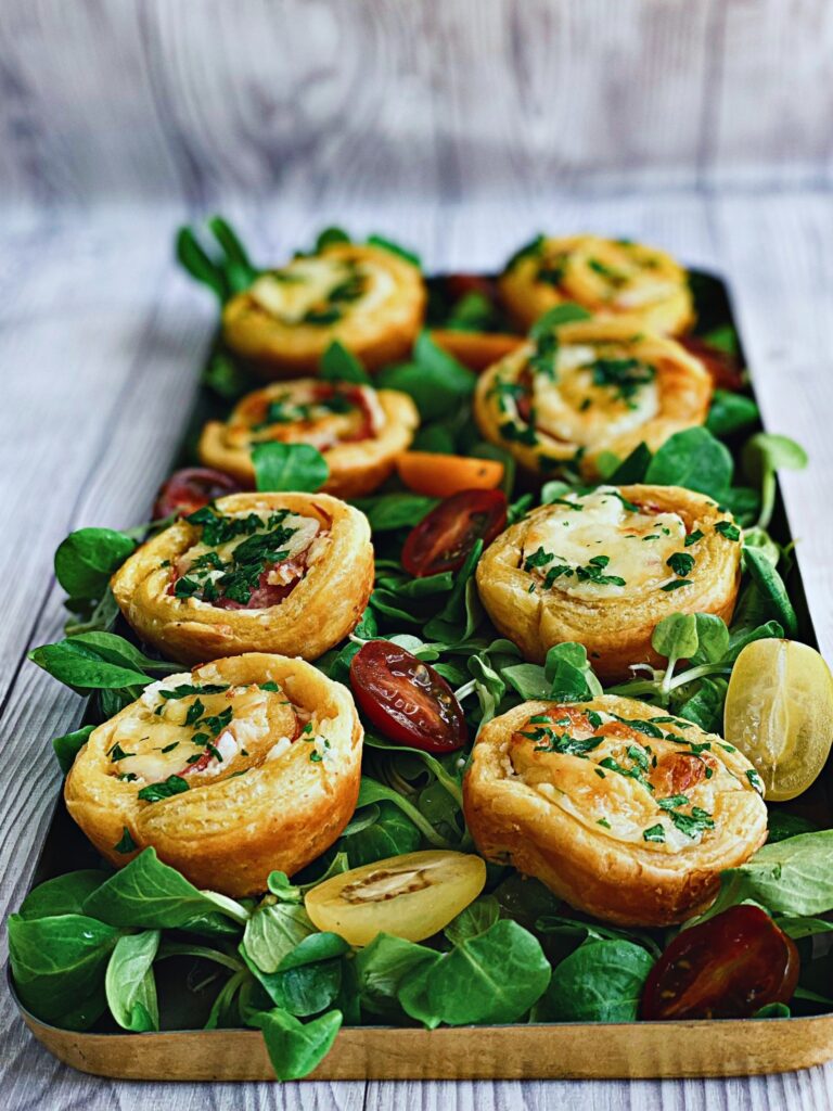 Rulouri cu sunca si cascaval