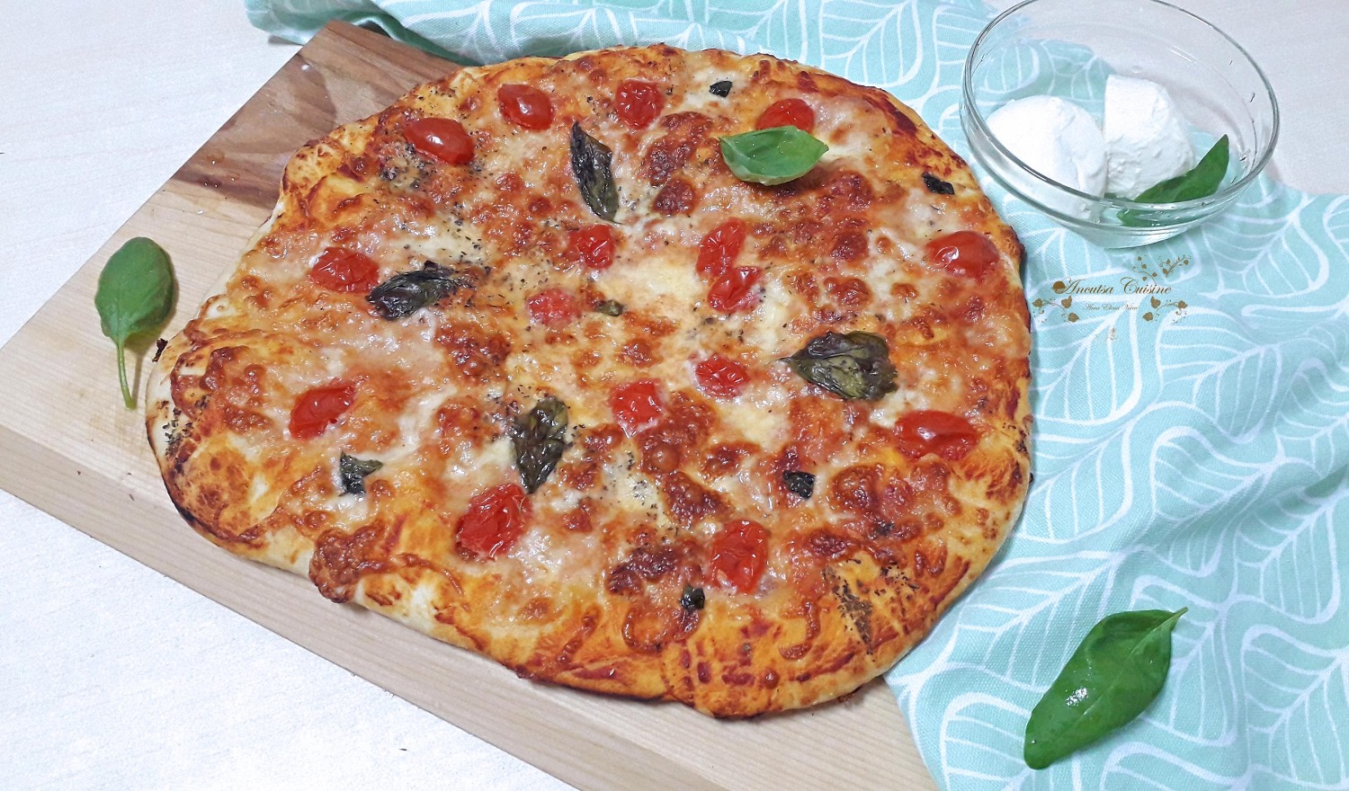 o pizza margherita gatita dupa retetat clasica