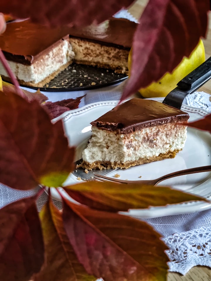 Cheesecake cu arome de gutui si ciocolata
