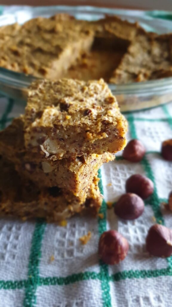 Brownies din cartof dulce și alune de pădure