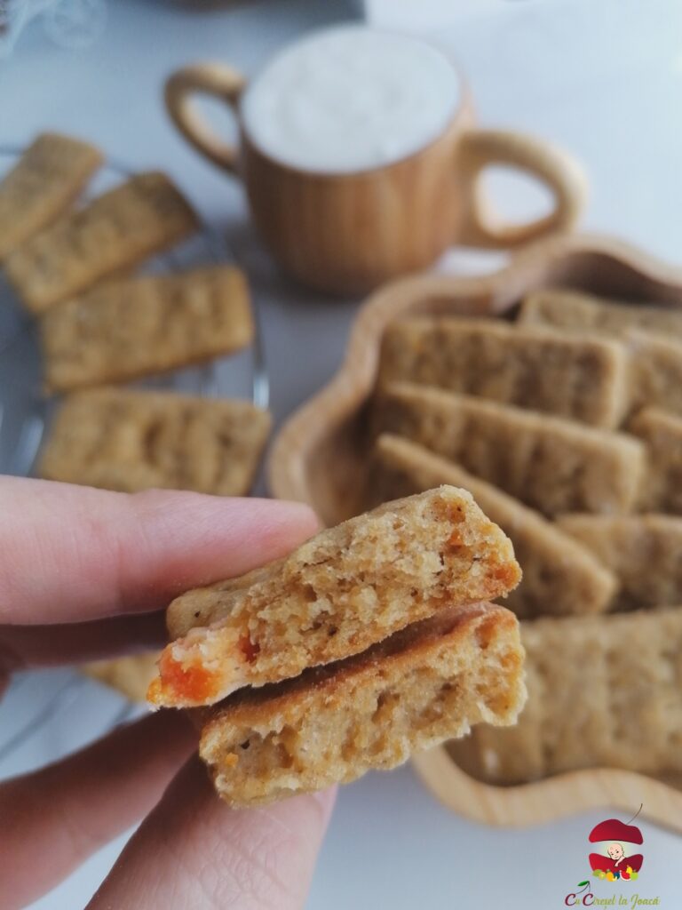 Biscuiți cu nuci și morcov