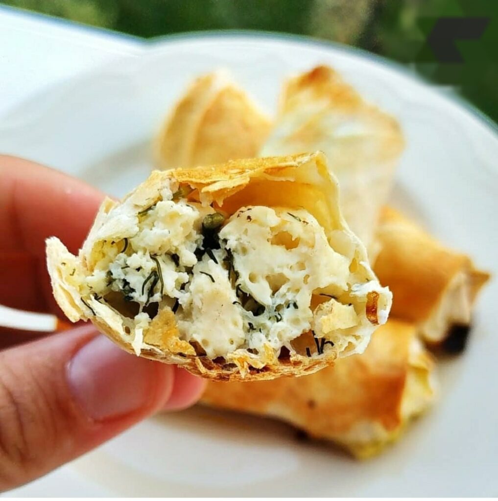 Mini plăcinte cu brânză și mărar