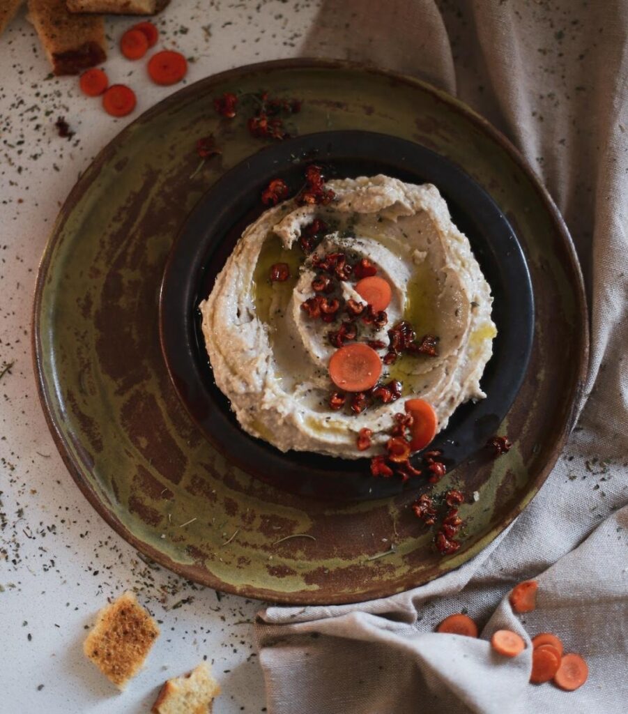 Crema de fasole alba cu chipsuri de morcov