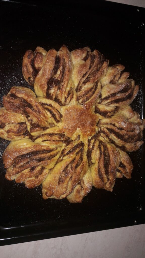 Cozonac floare cu Nutella