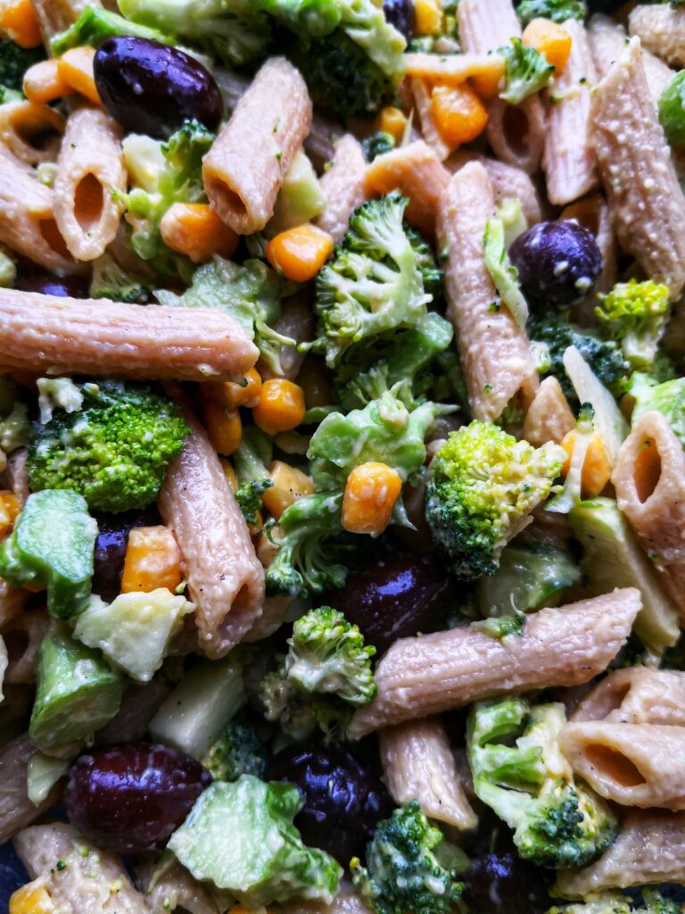 Salata cu broccoli și paste integrale