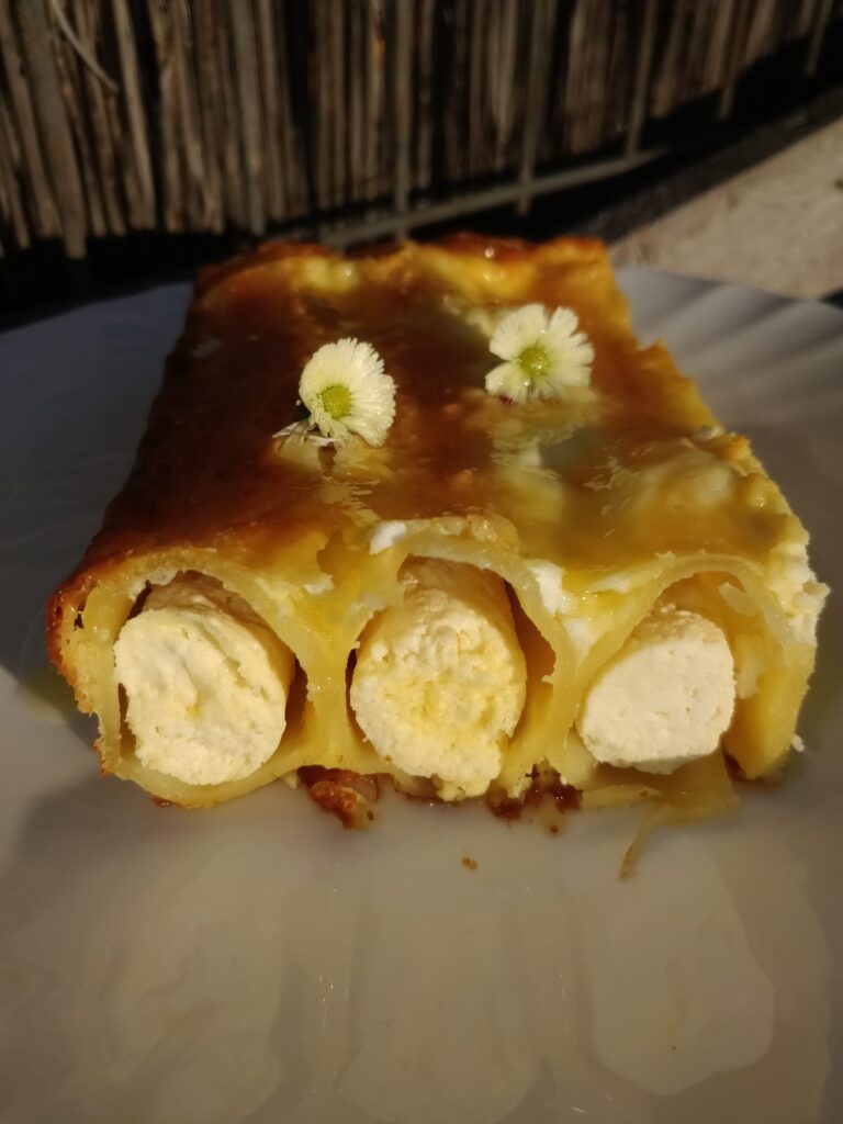 Cannelloni cu urda si sos de unt si miere