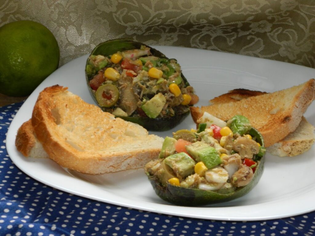Salata de avocado