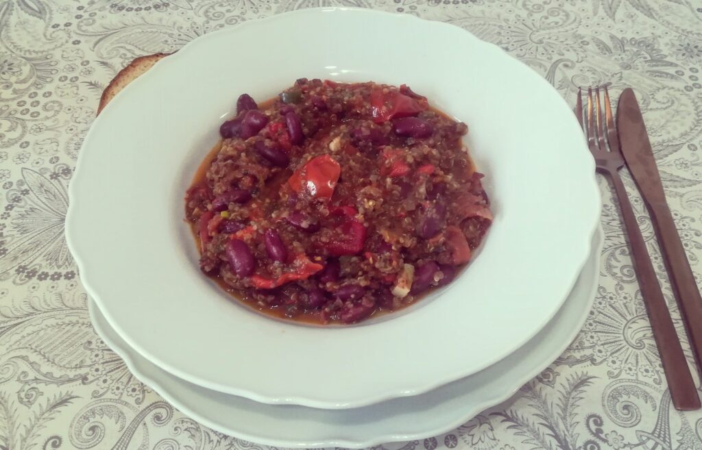 Mâncare cu ciuperci și fasole