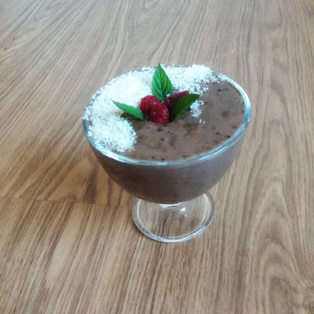 Cremă de lapte cu karob