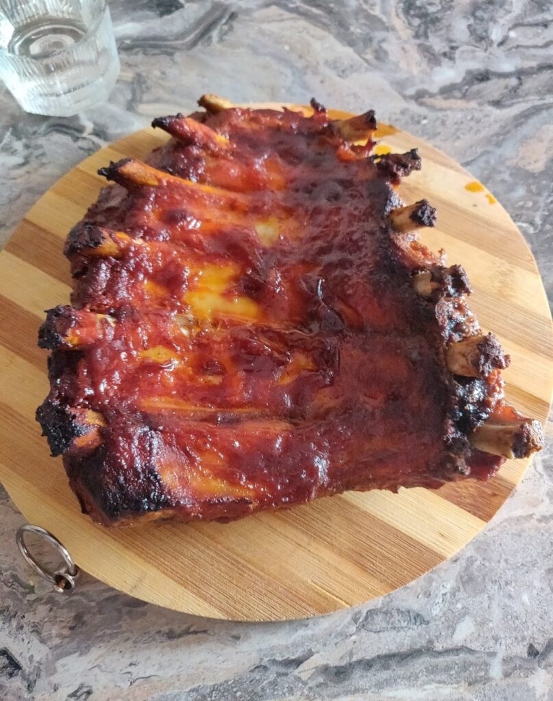 Costițe BBQ marinate în vin roșu