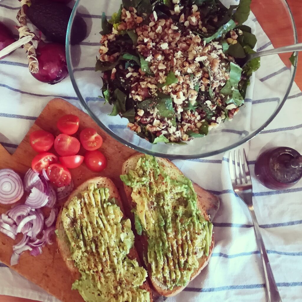 Salata de spanac cu branza și nuci