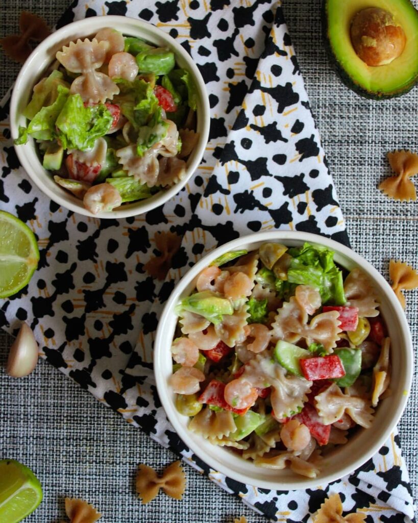 Salată rece cu paste și creveți