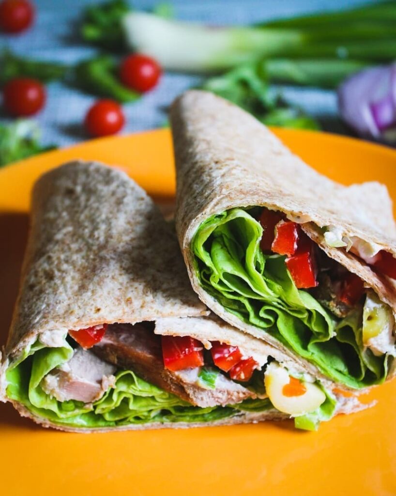 Wrap cu salata verde și mușchiuleț de porc