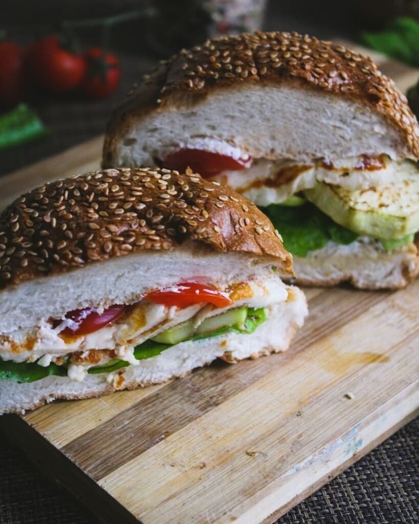 Burger cu brânza halloumi